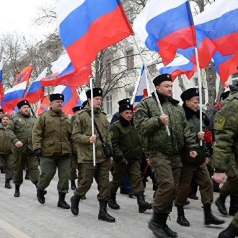 Пять лет вместе: в Севастополе шествием отметили годовщину "Крымской весны" 