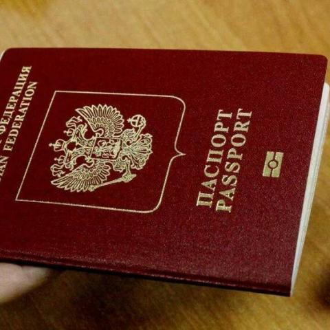 Граждане РФ снова могут получить загранпаспорта на 10 лет