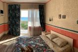 Крым Заозерное  гостиница рядом с морем 
 2.Двухместные номера стандарт улучшенные с кондиционером (2 основных места, возможна установка доп. места), всего 10 номеров